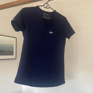 Figs Catarina one pocket scrub top in navy size XXS